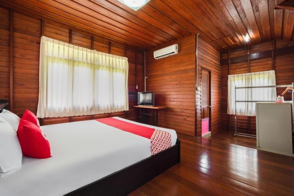 Oyo 1143 Phet Luran Thai Resort Kohchang Ко Чанг Екстериор снимка